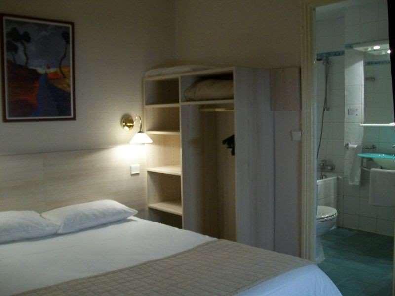 Au Patio Morand Hotel Лион Стая снимка