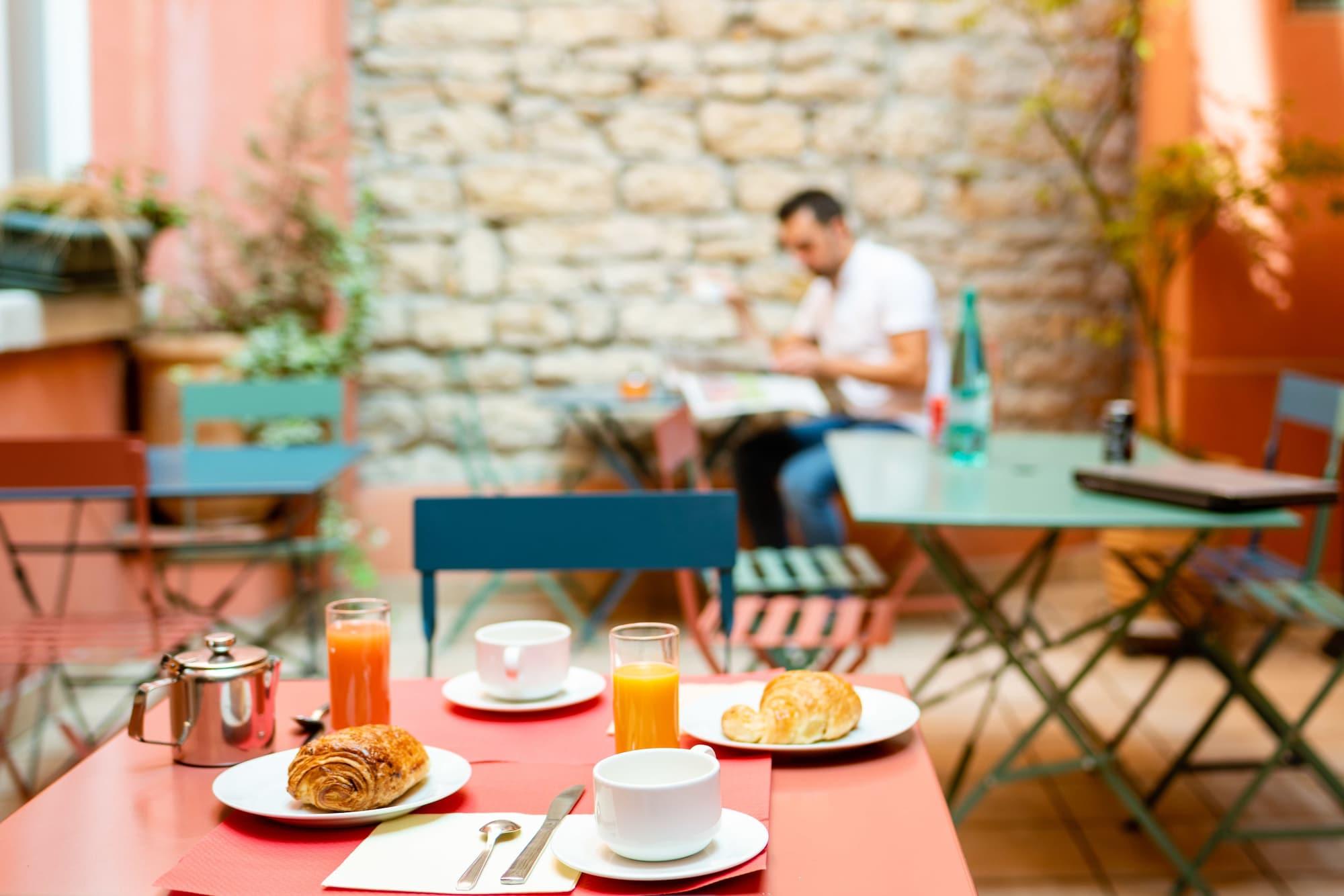 Au Patio Morand Hotel Лион Екстериор снимка