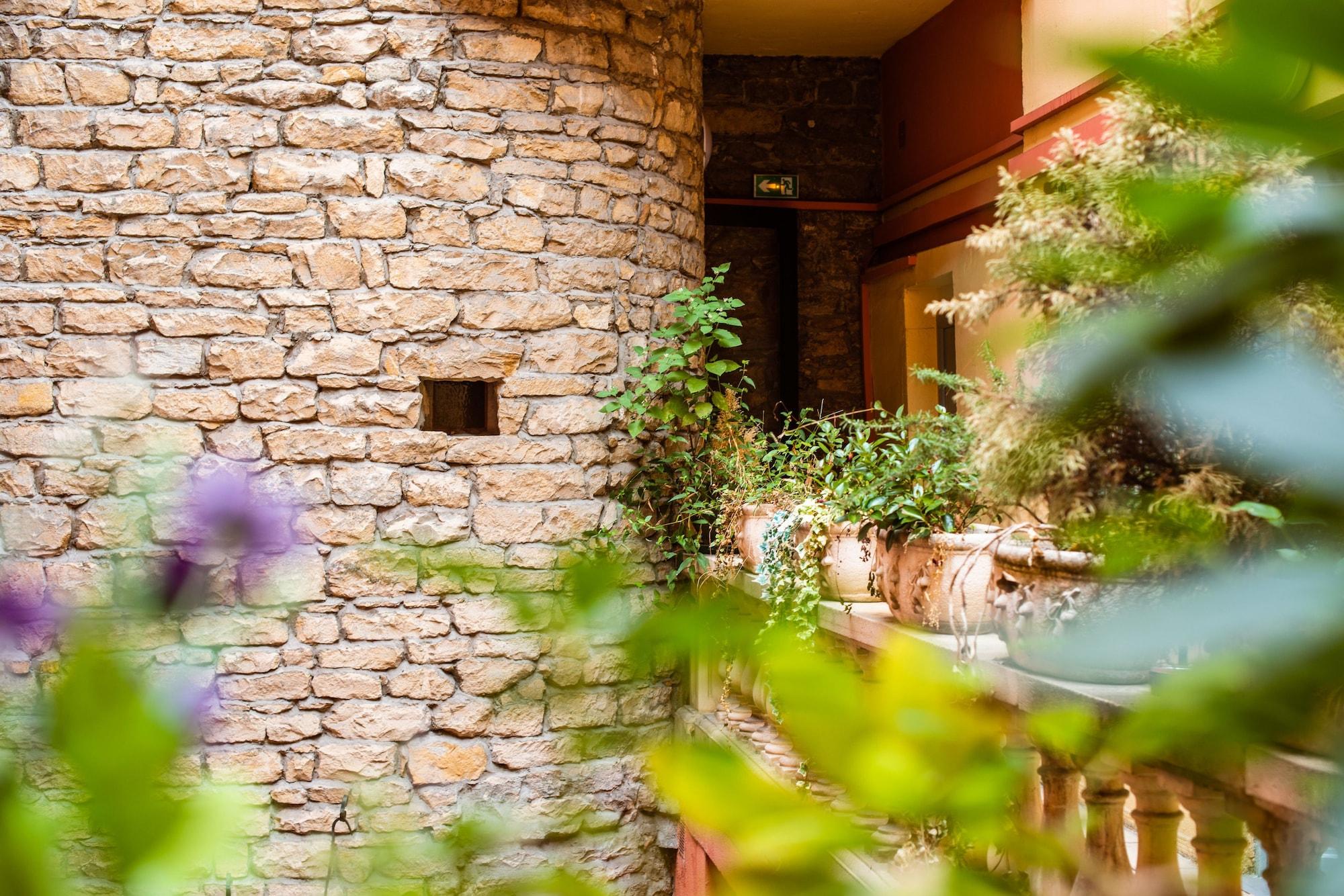Au Patio Morand Hotel Лион Екстериор снимка