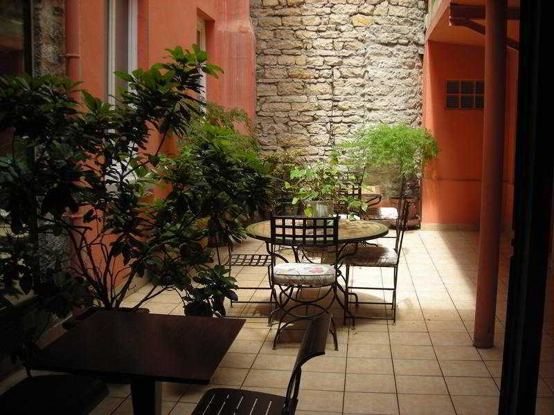 Au Patio Morand Hotel Лион Ресторант снимка