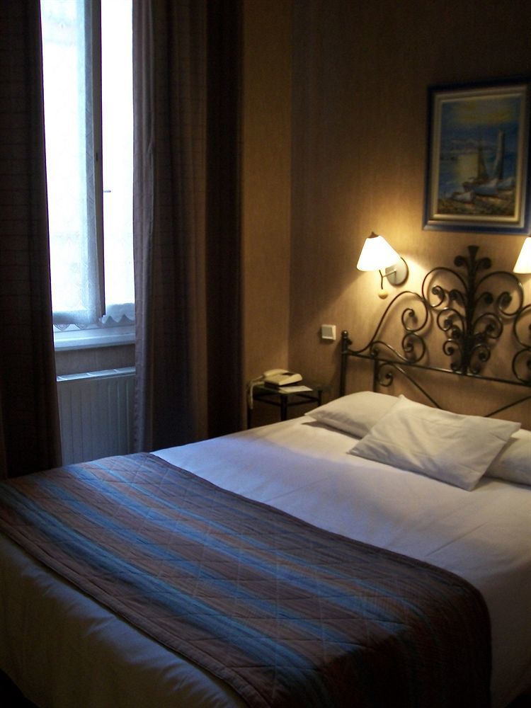 Au Patio Morand Hotel Лион Екстериор снимка