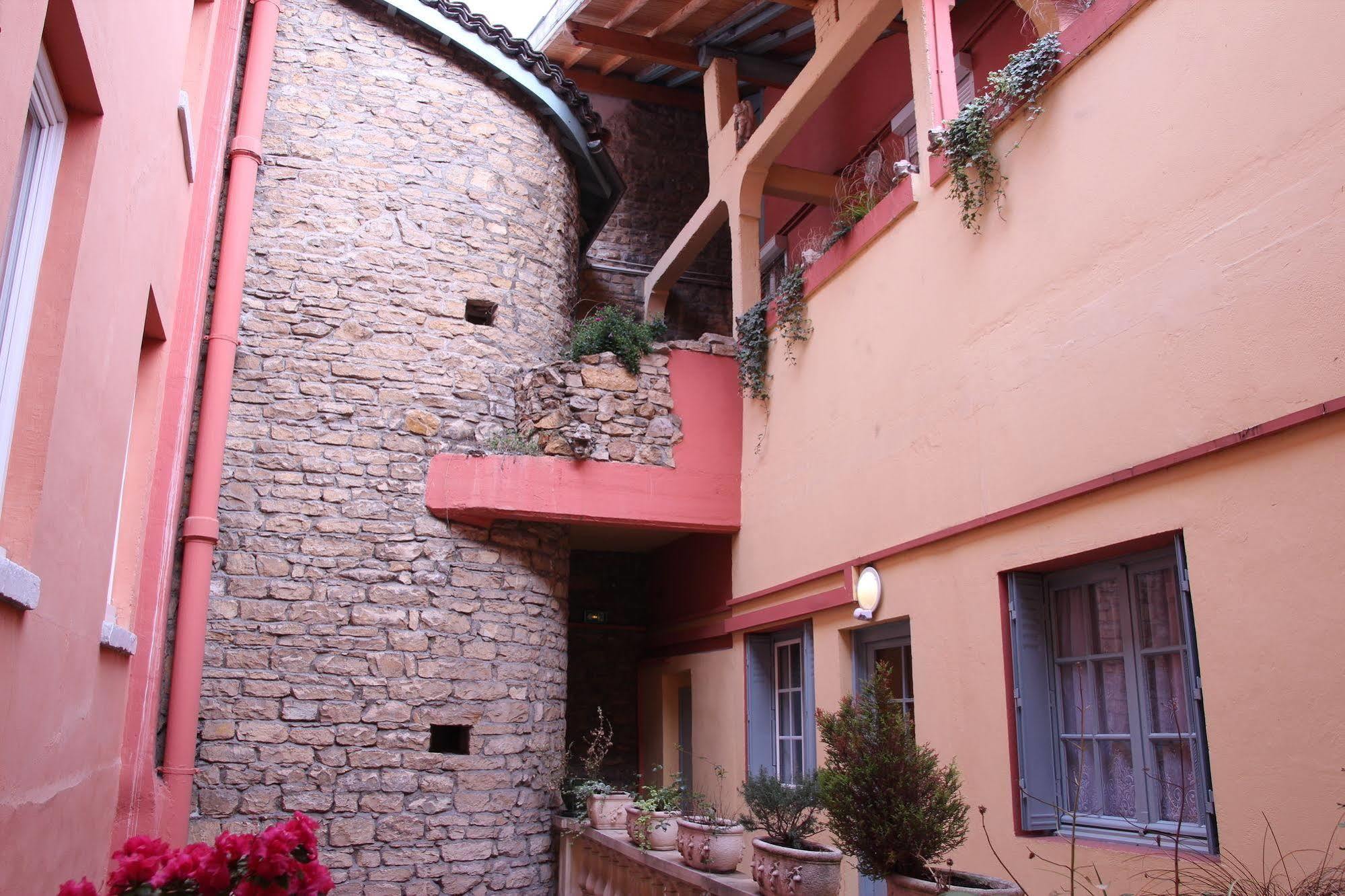 Au Patio Morand Hotel Лион Екстериор снимка