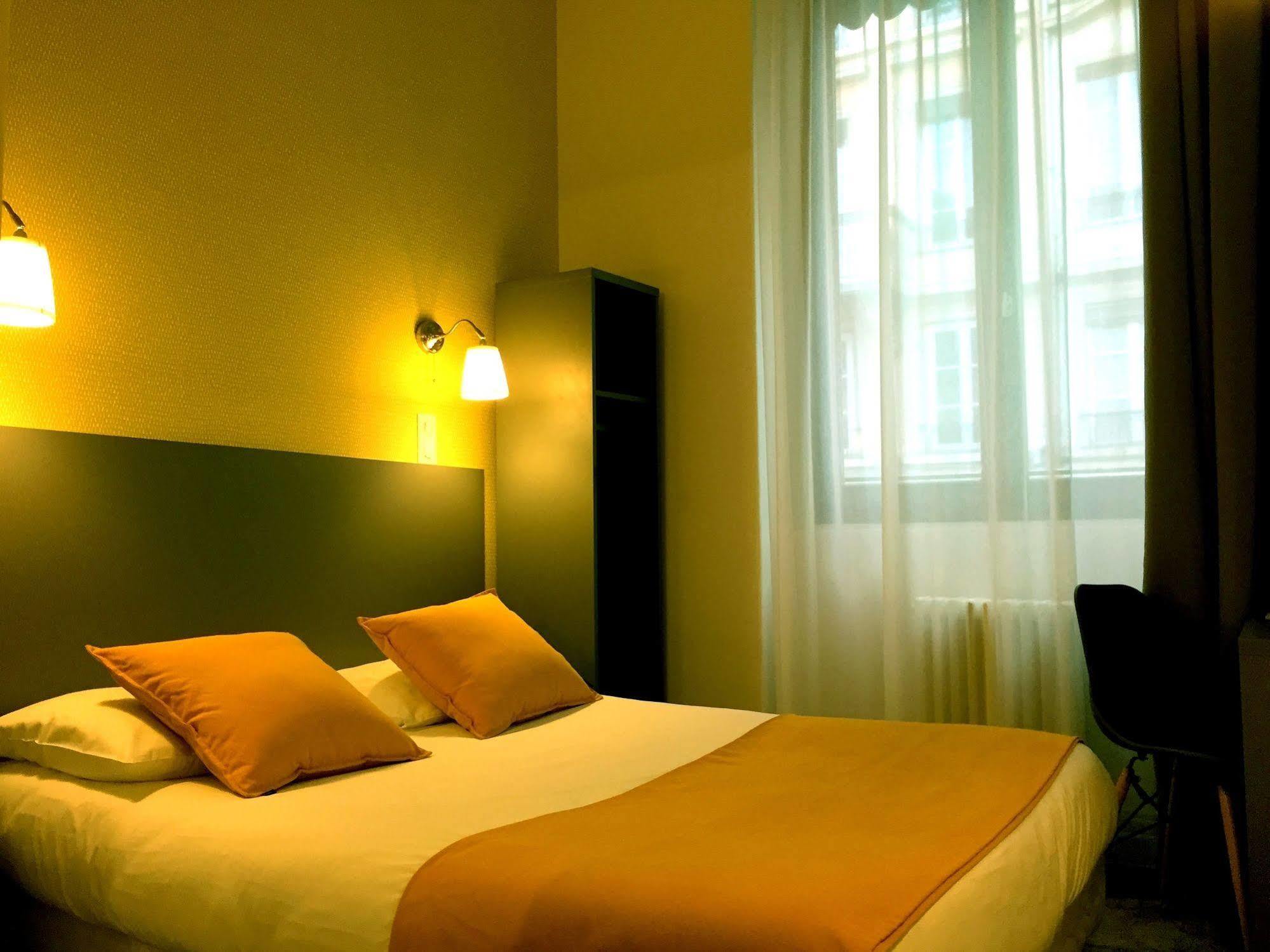 Au Patio Morand Hotel Лион Екстериор снимка