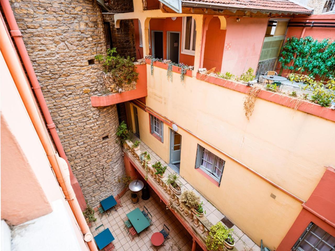 Au Patio Morand Hotel Лион Екстериор снимка